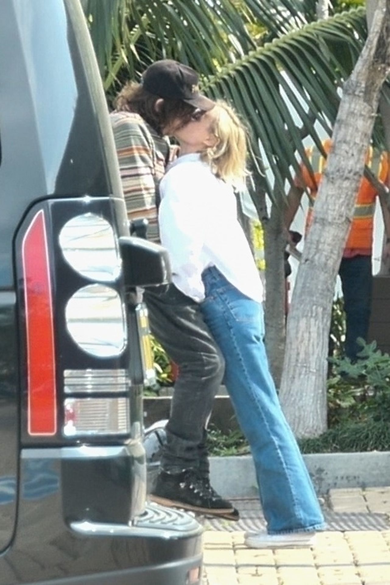 Diane Kruger & Norman Reedus Put On A Sweet Pda Display In Malibu 0015
