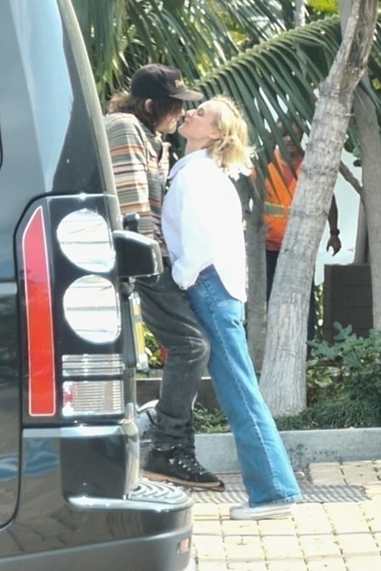 Diane Kruger & Norman Reedus Put On A Sweet Pda Display In Malibu 0016