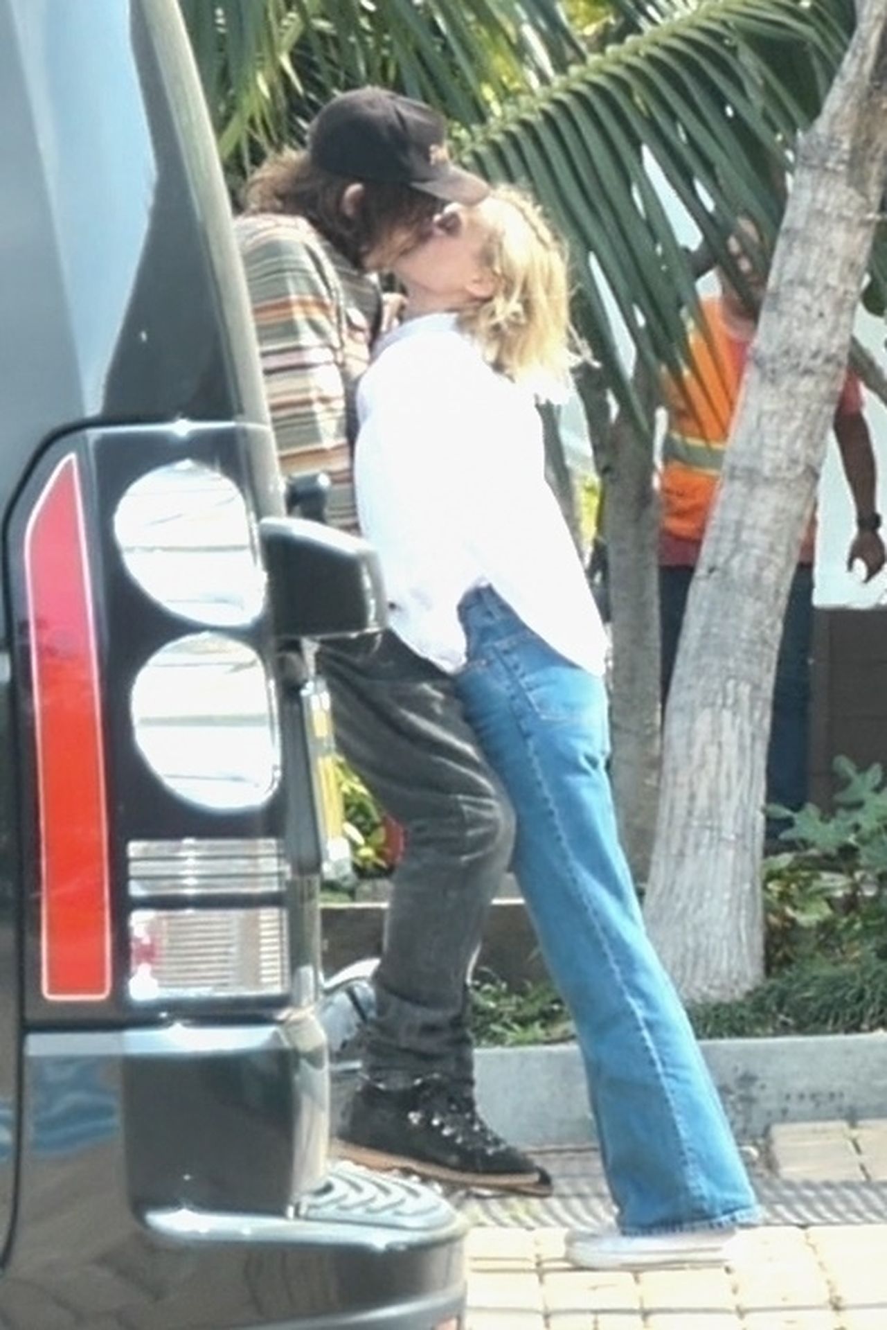 Diane Kruger & Norman Reedus Put On A Sweet Pda Display In Malibu 0017