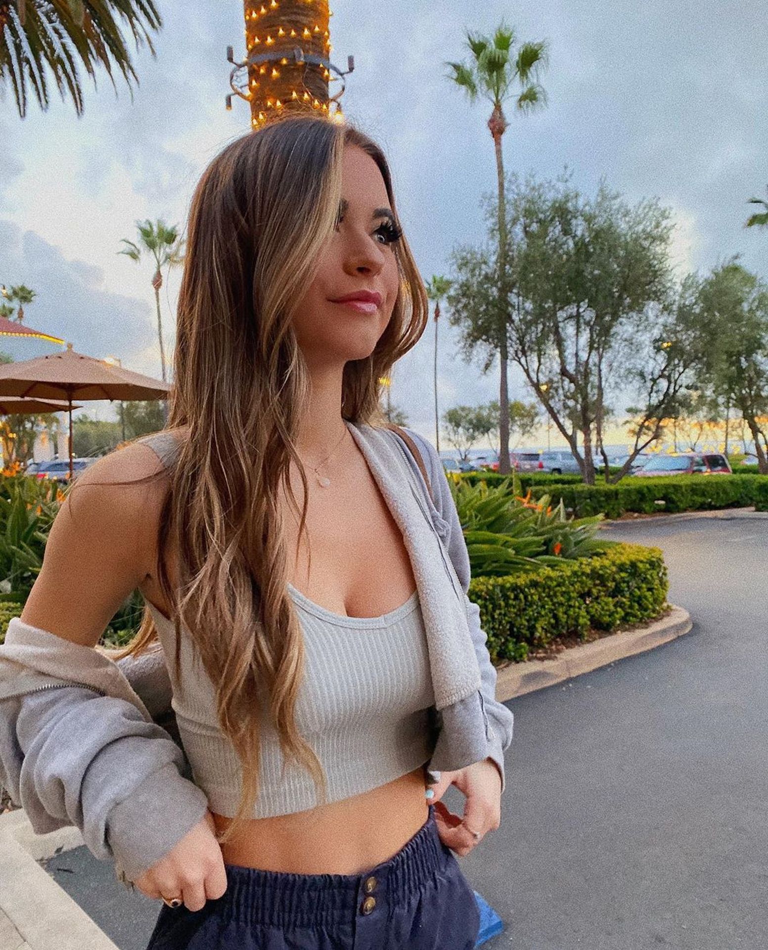 Emily Elizabeth Sexy 0005