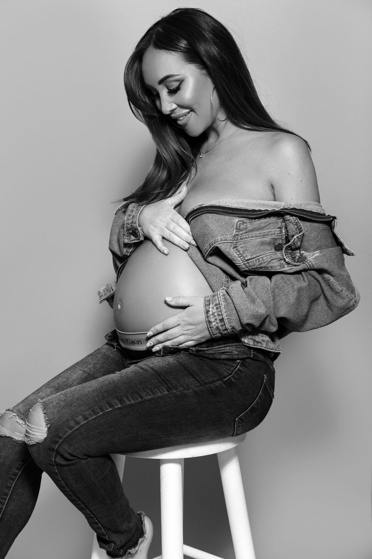 Lauryn Goodman Pictured Showing Off Baby Bump 0003