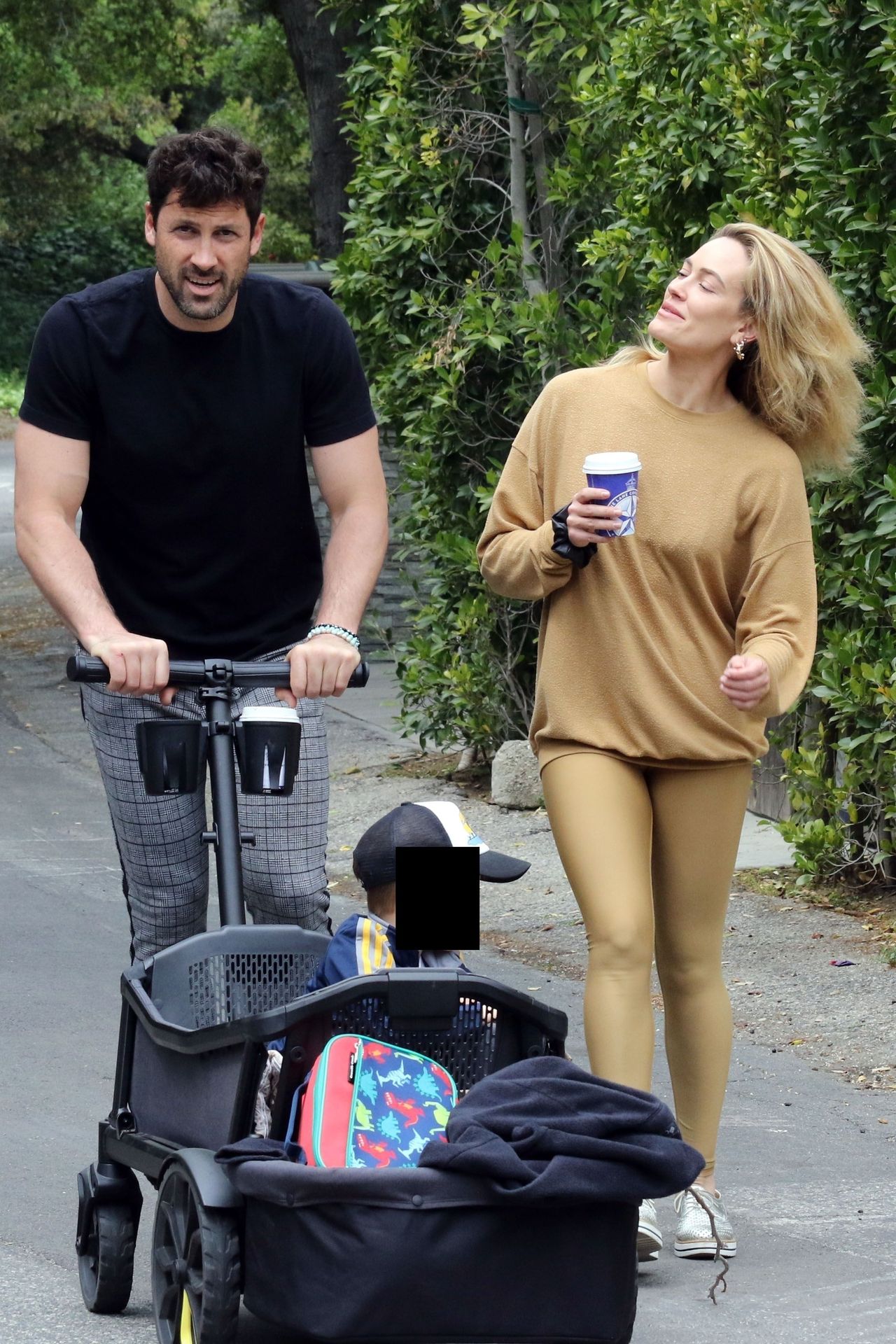 Maksim Chmerkovskiy & Peta Murgatroyd Show Some Pda 0006