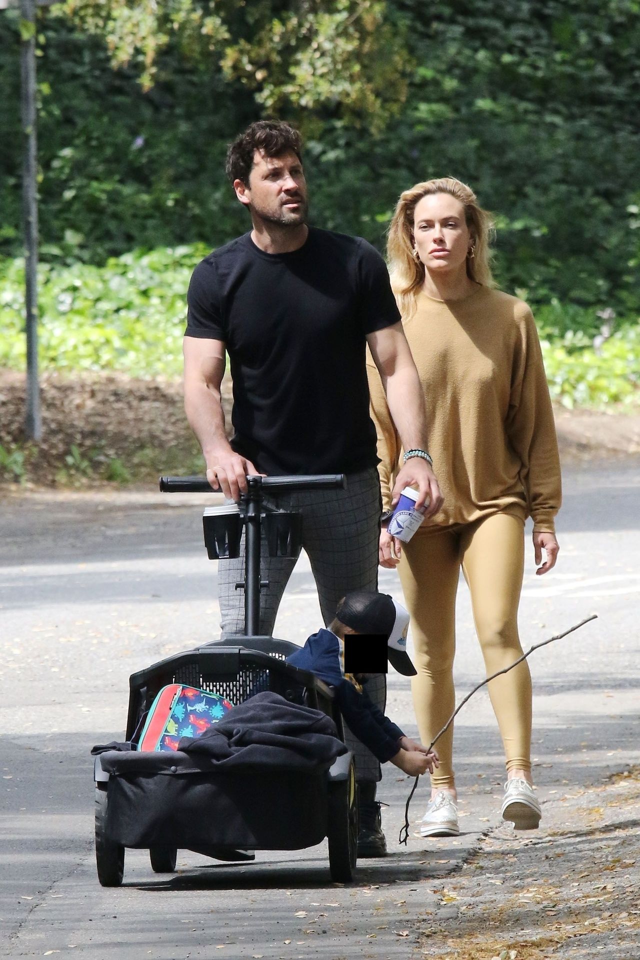 Maksim Chmerkovskiy & Peta Murgatroyd Show Some Pda 0007