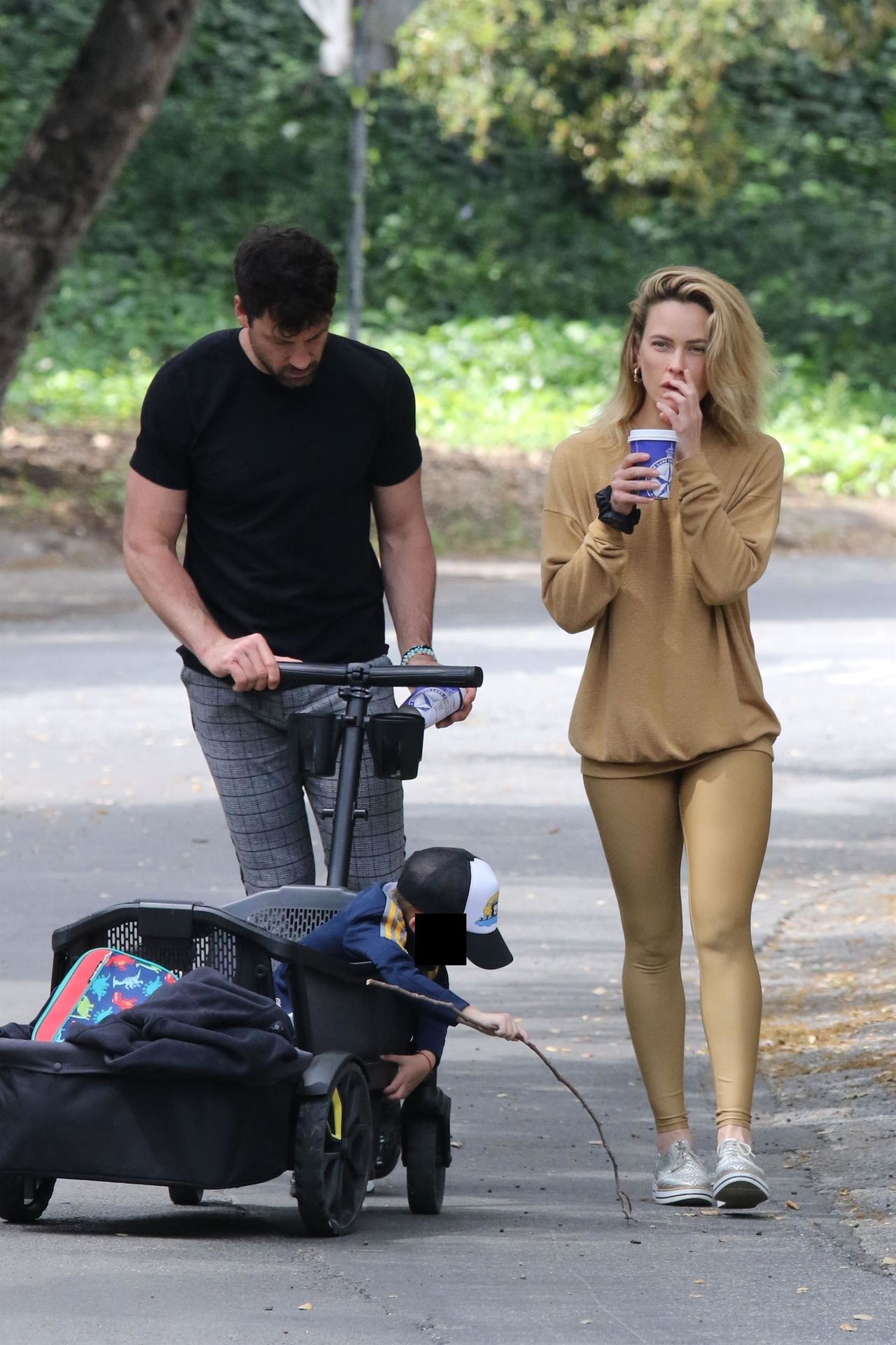 Maksim Chmerkovskiy & Peta Murgatroyd Show Some Pda 0009