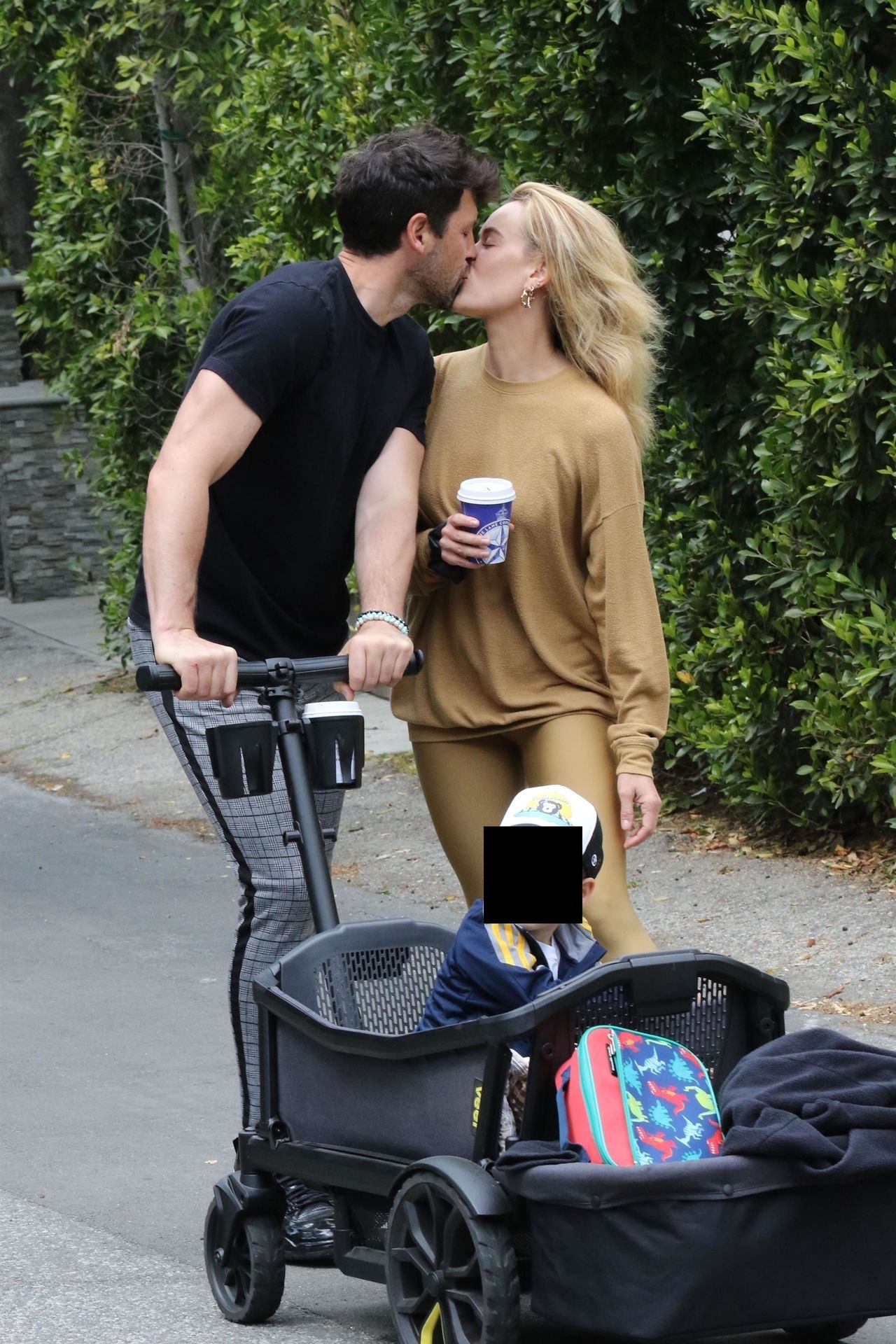 Maksim Chmerkovskiy & Peta Murgatroyd Show Some Pda 0014