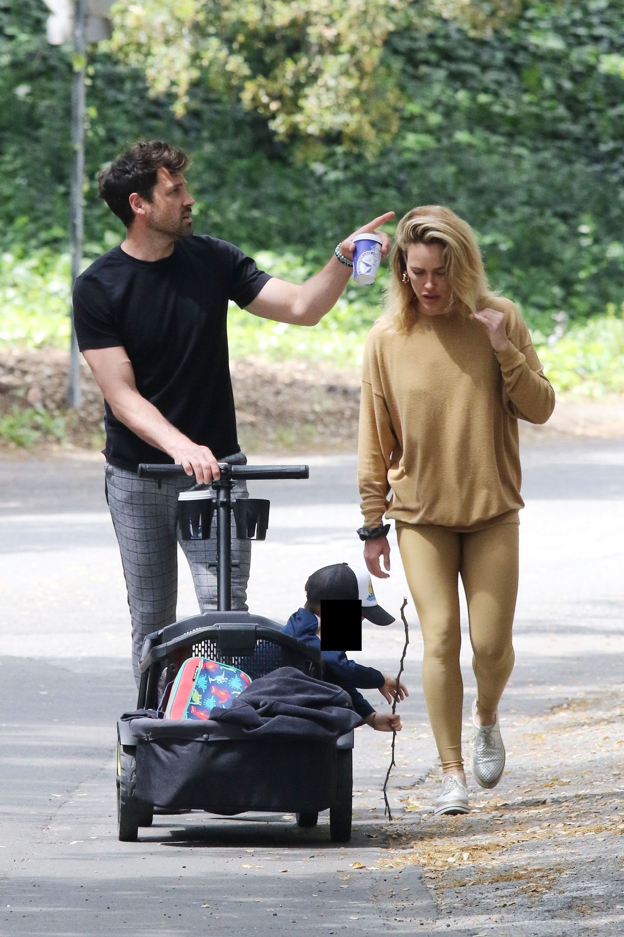 Maksim Chmerkovskiy & Peta Murgatroyd Show Some Pda 0015