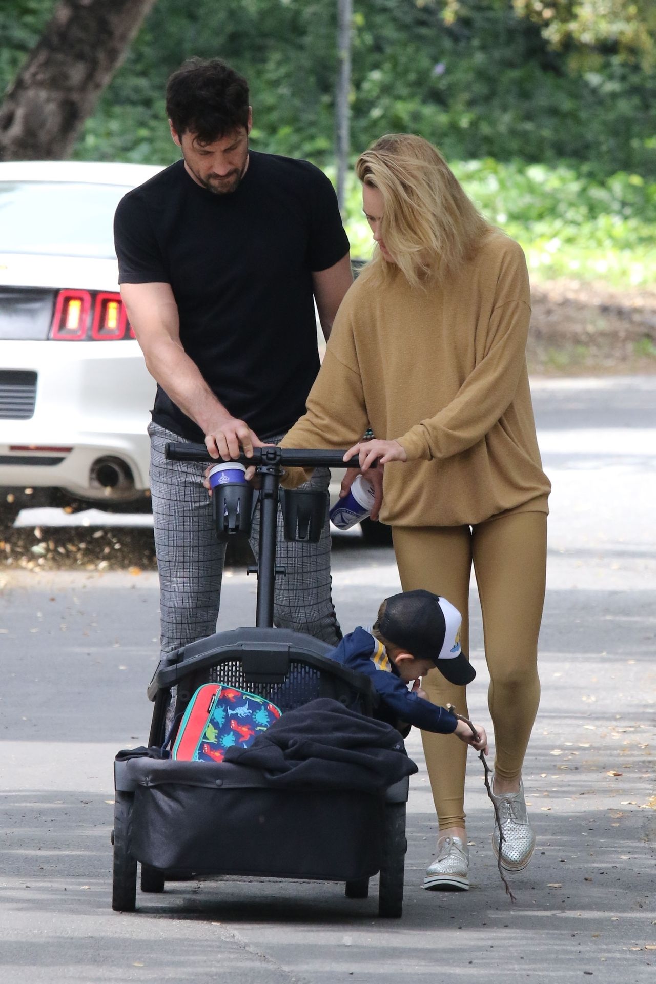 Maksim Chmerkovskiy & Peta Murgatroyd Show Some Pda 0018