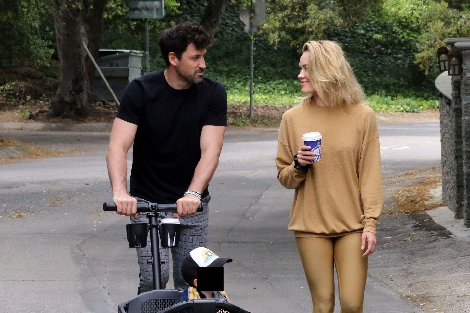 Maksim Chmerkovskiy & Peta Murgatroyd Show Some Pda 0019