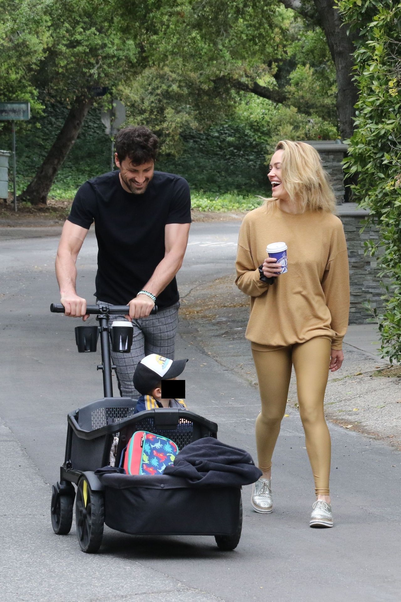 Maksim Chmerkovskiy & Peta Murgatroyd Show Some Pda 0021