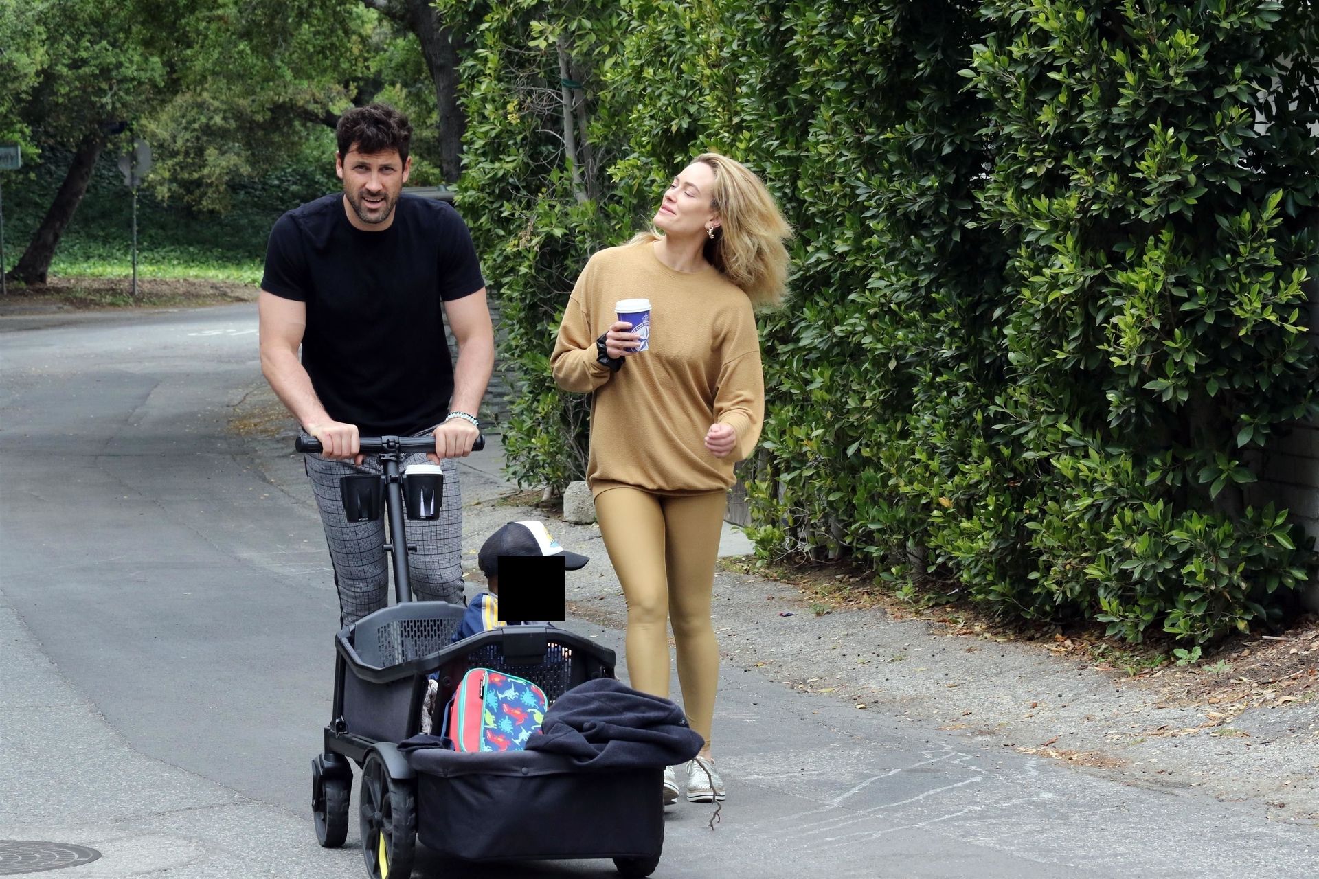 Maksim Chmerkovskiy & Peta Murgatroyd Show Some Pda 0022