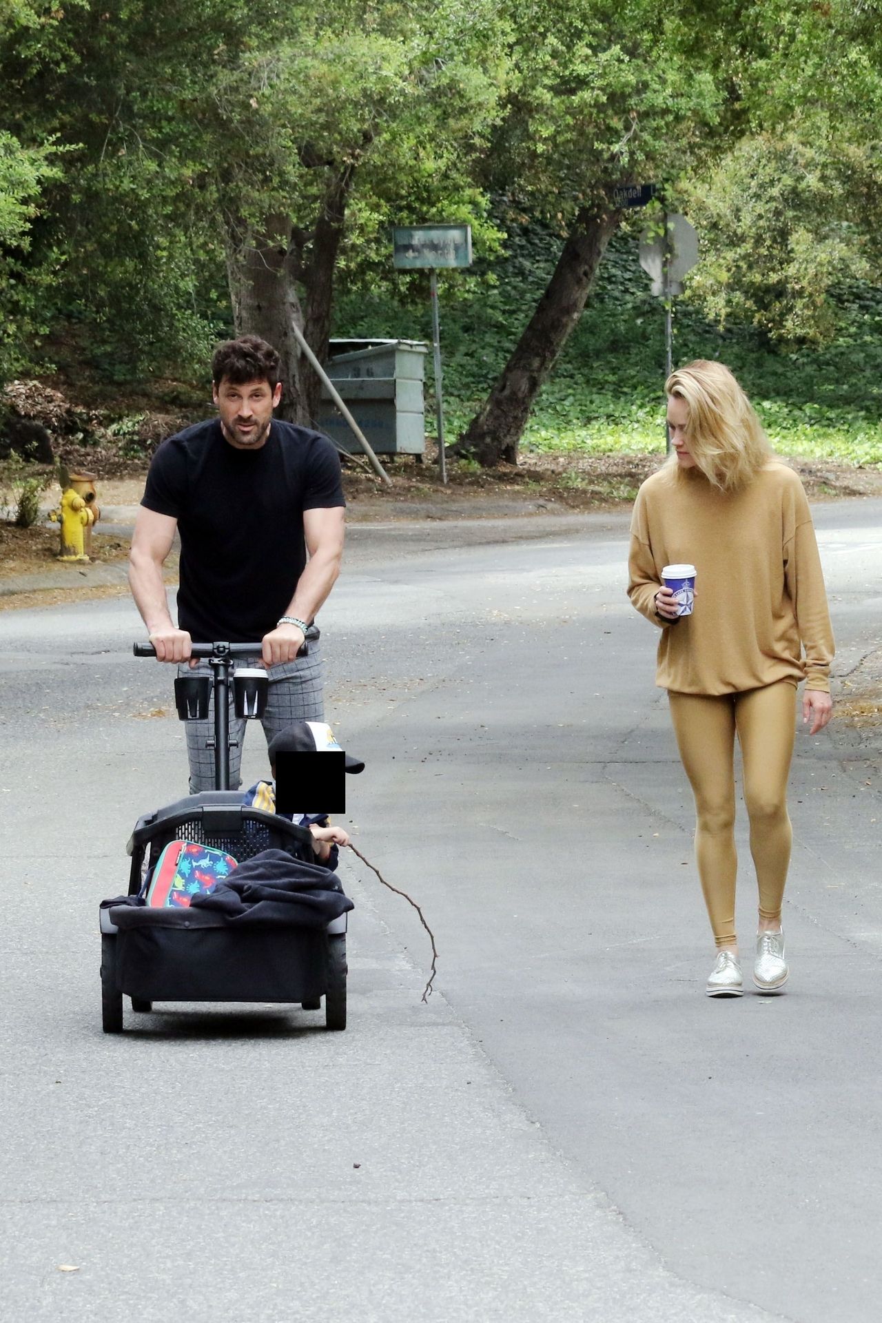 Maksim Chmerkovskiy & Peta Murgatroyd Show Some Pda 0025