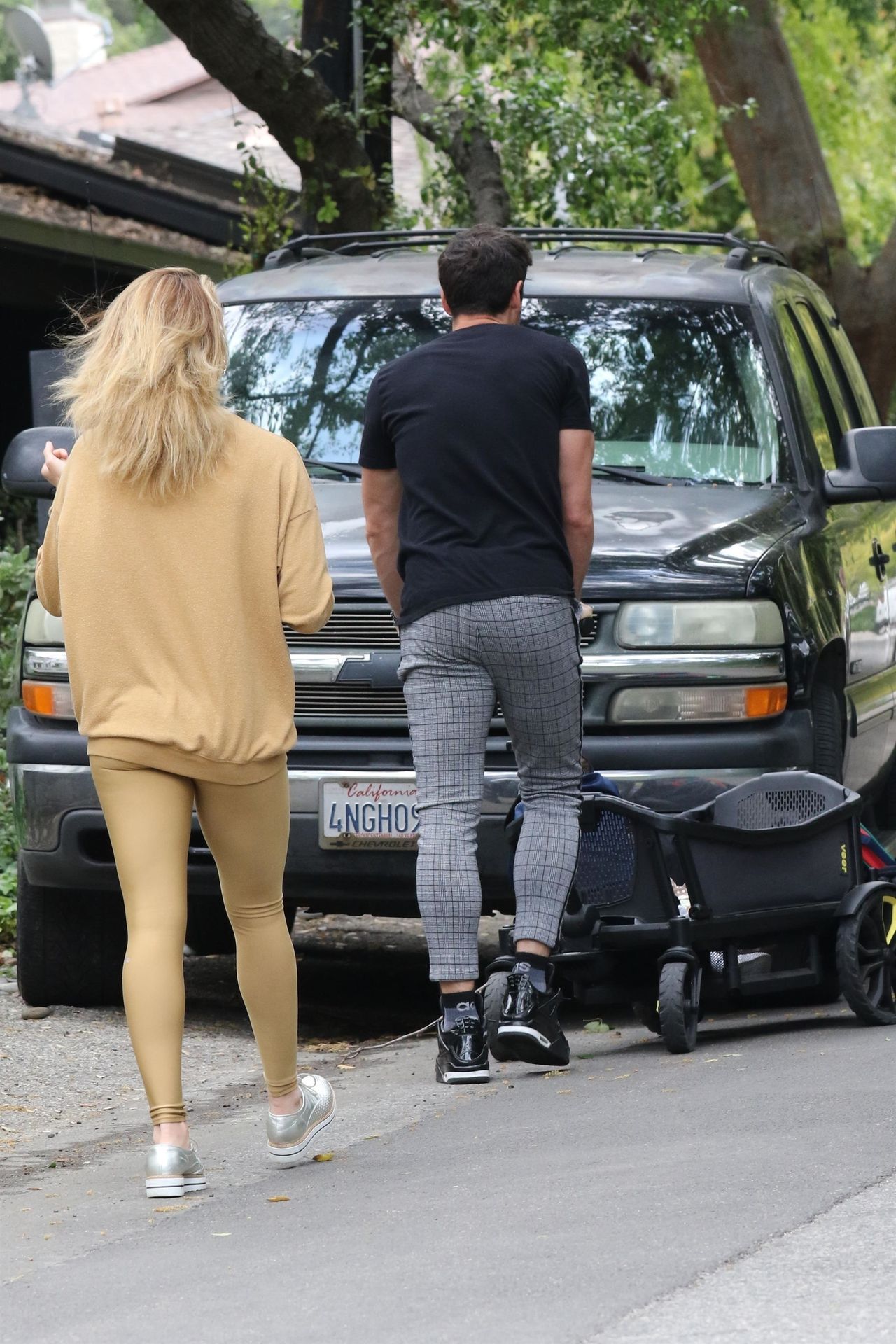 Maksim Chmerkovskiy & Peta Murgatroyd Show Some Pda 0029