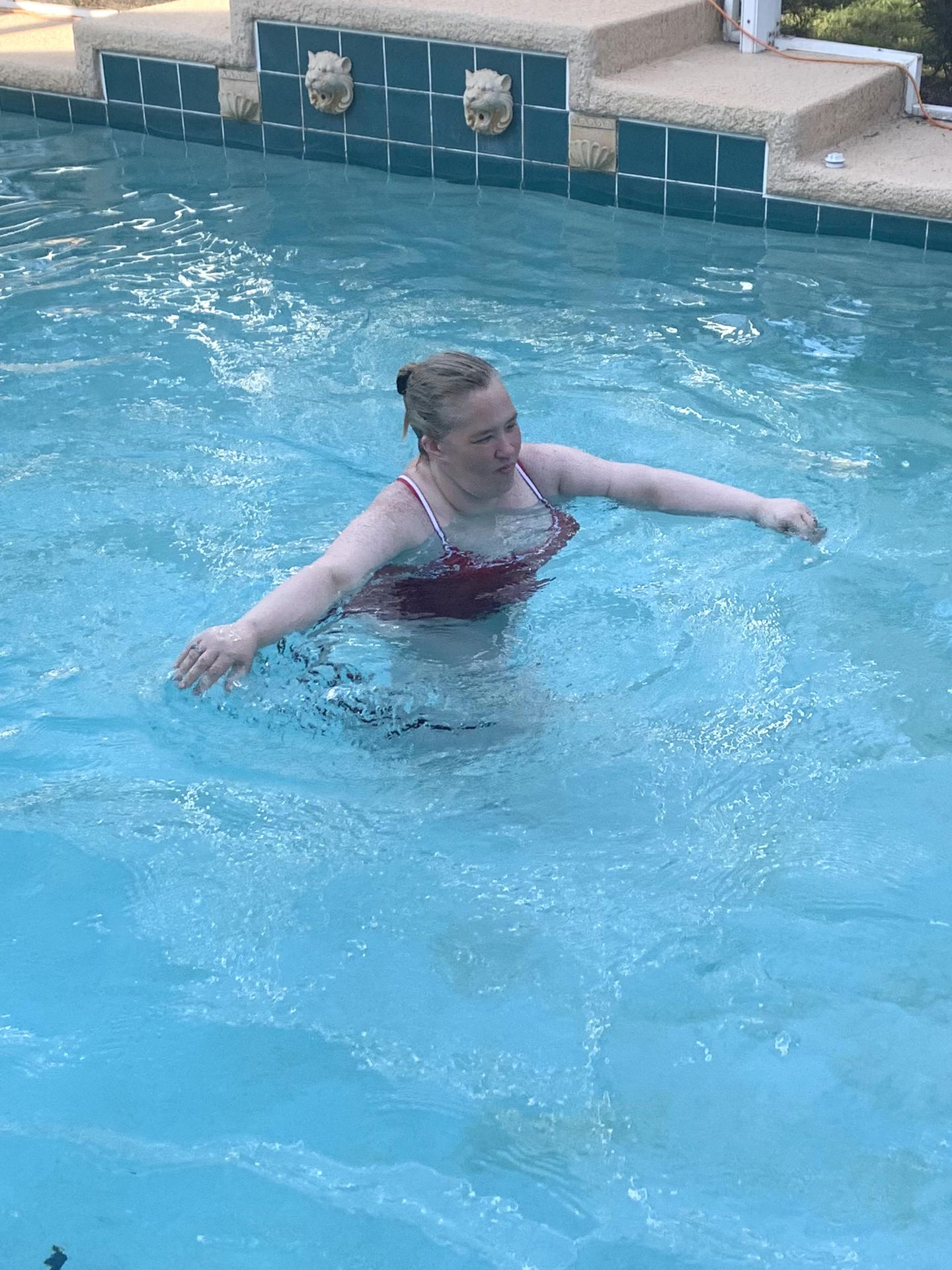 Mama June Takes Inspiration From Pamela Anderson 0016