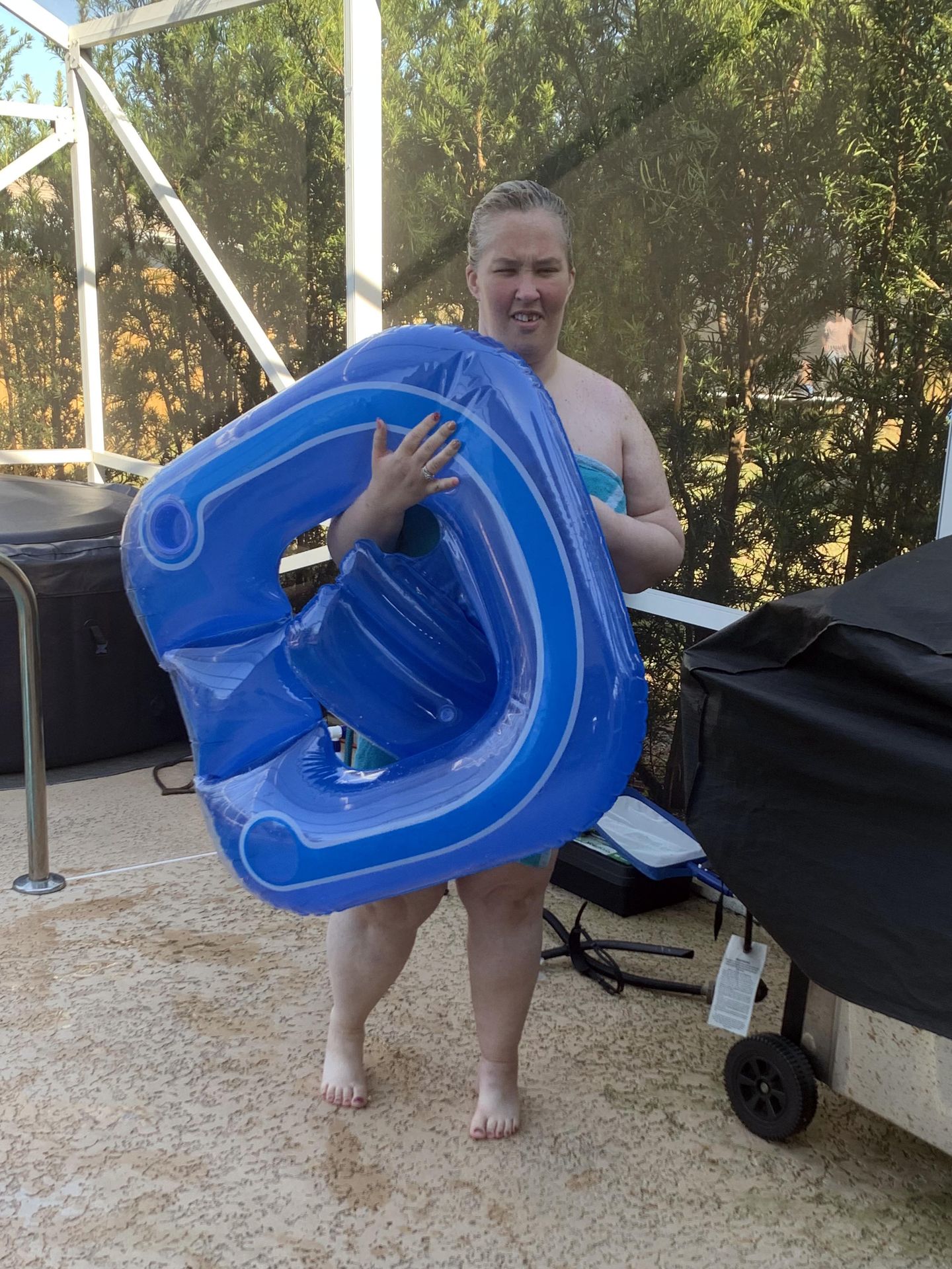 Mama June Takes Inspiration From Pamela Anderson 0022