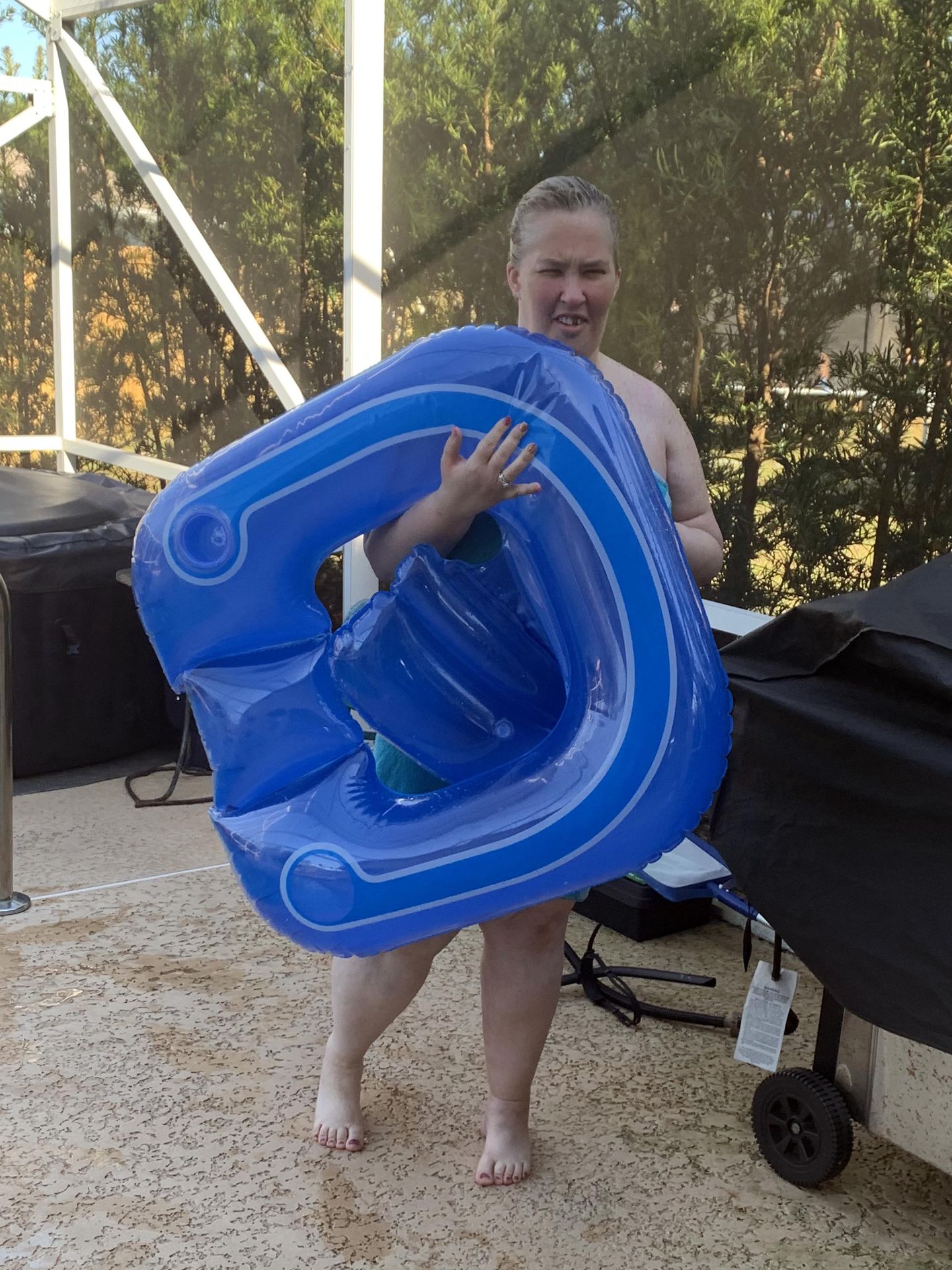 Mama June Takes Inspiration From Pamela Anderson 0023