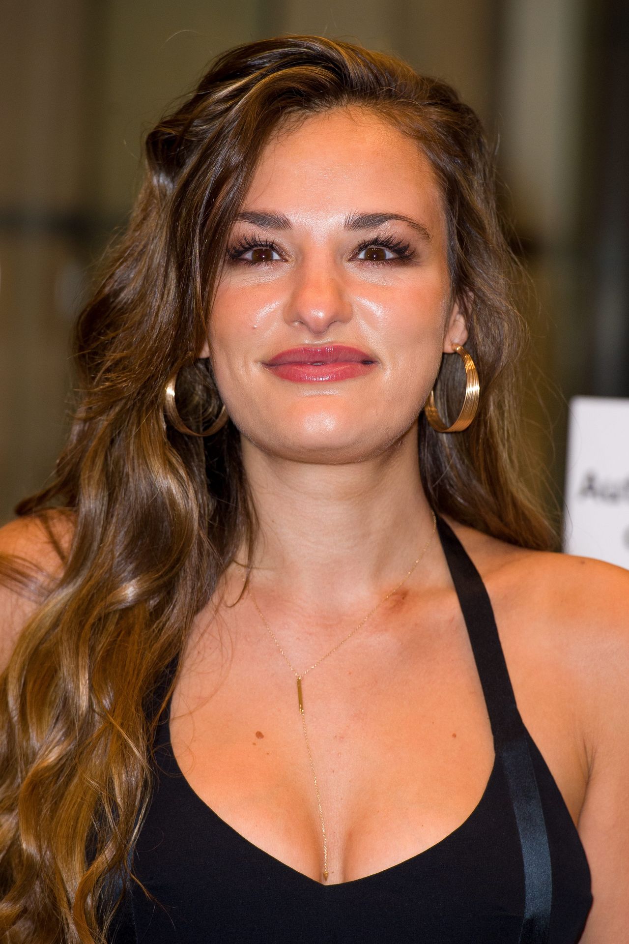 Nicola Benedetti Shows Off Her Cleavage In Edinburgh 0005