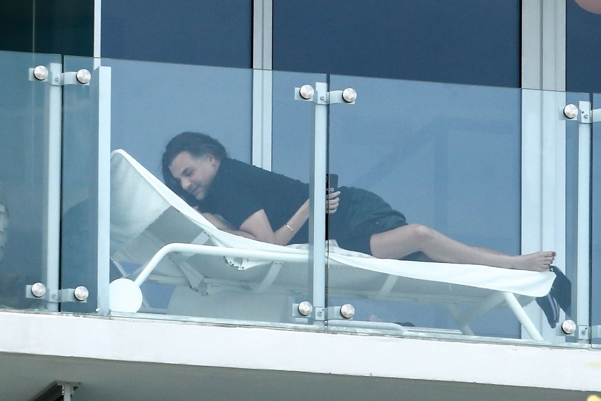 Roosmarijn De Kok & Jamison Ernest Pack Keep It Fun On Their Balcony 0007