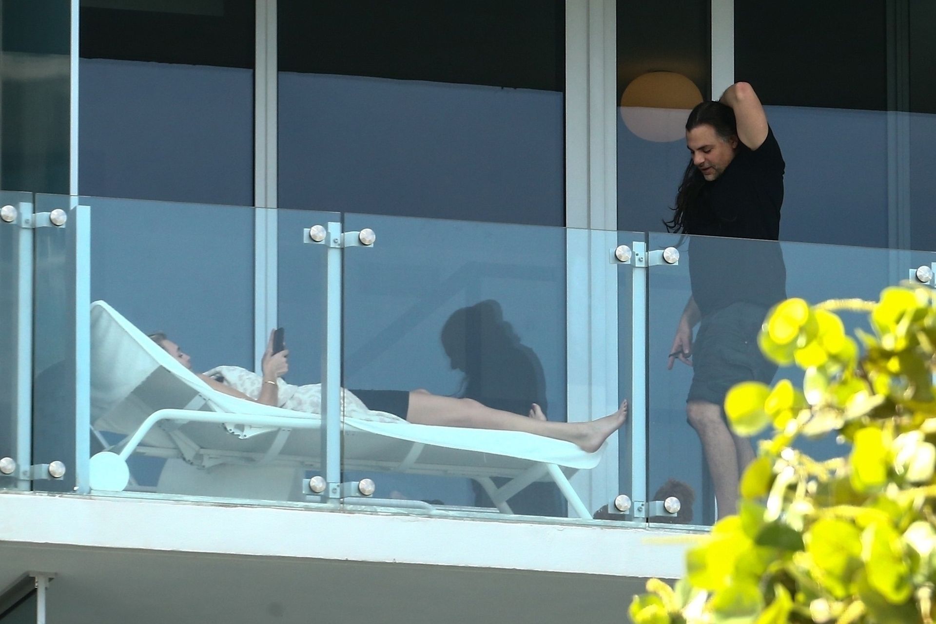 Roosmarijn De Kok & Jamison Ernest Pack Keep It Fun On Their Balcony 0014