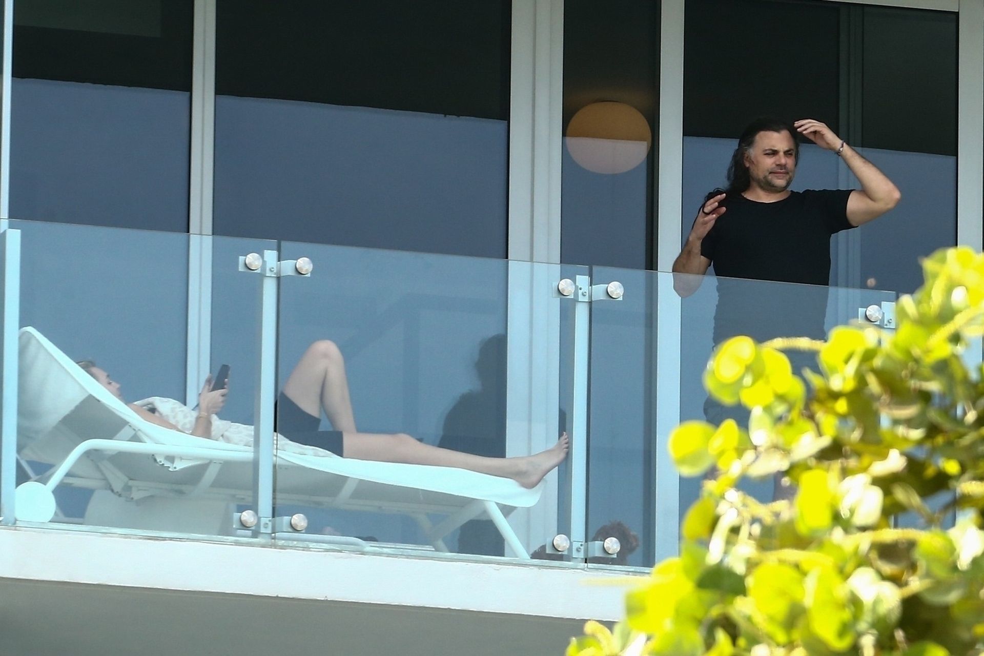 Roosmarijn De Kok & Jamison Ernest Pack Keep It Fun On Their Balcony 0015