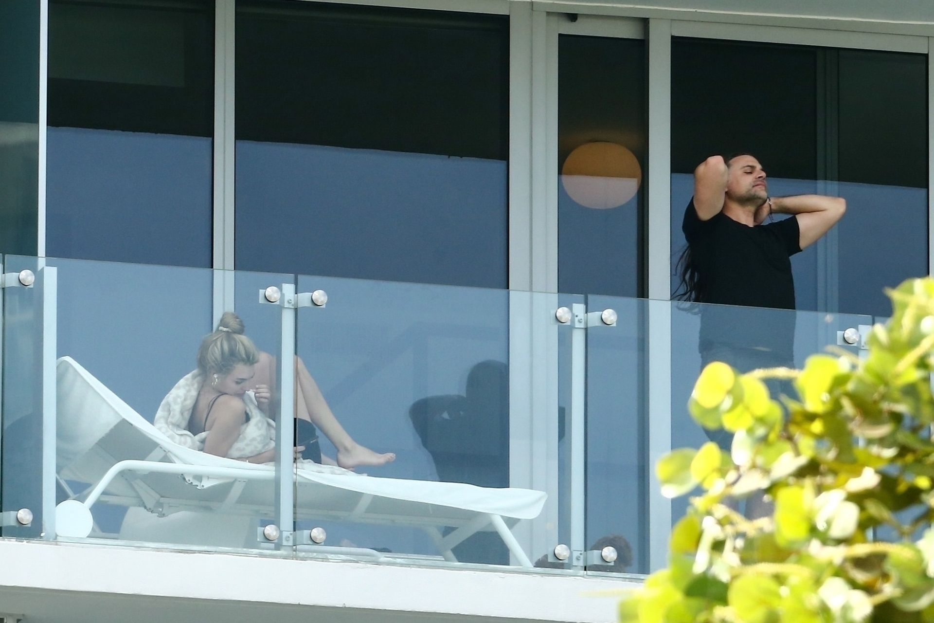 Roosmarijn De Kok & Jamison Ernest Pack Keep It Fun On Their Balcony 0017