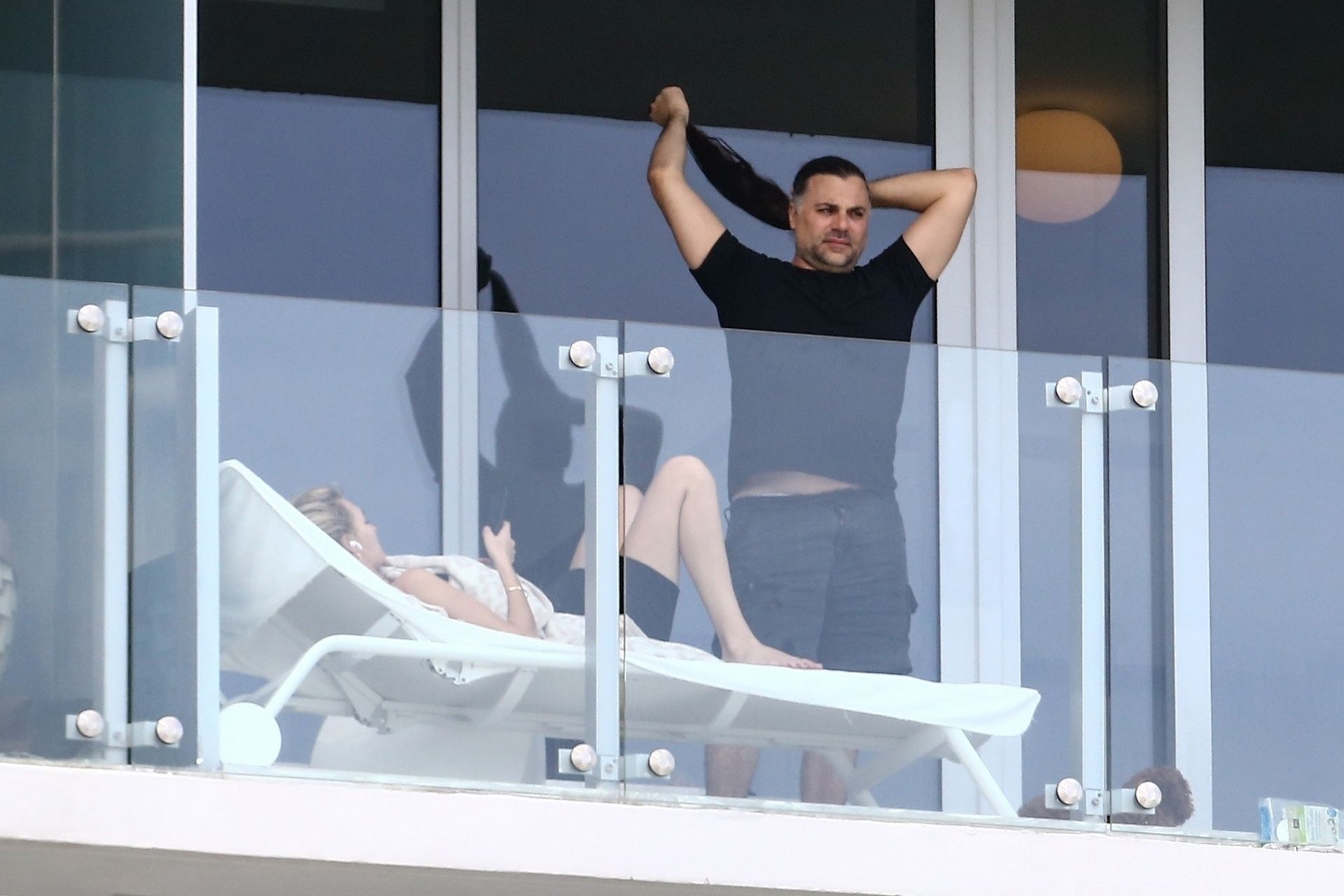 Roosmarijn De Kok & Jamison Ernest Pack Keep It Fun On Their Balcony 0019