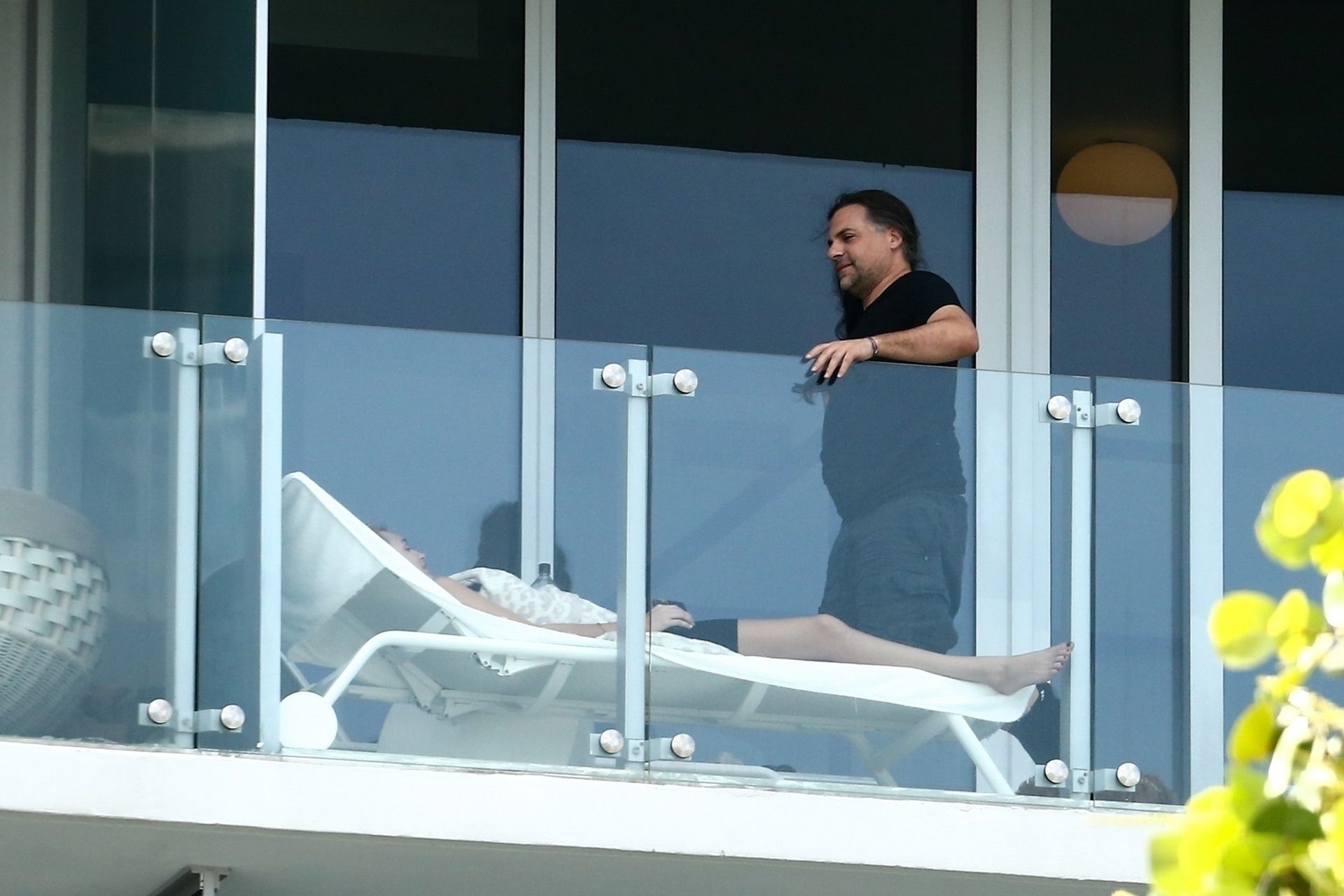 Roosmarijn De Kok & Jamison Ernest Pack Keep It Fun On Their Balcony 0029