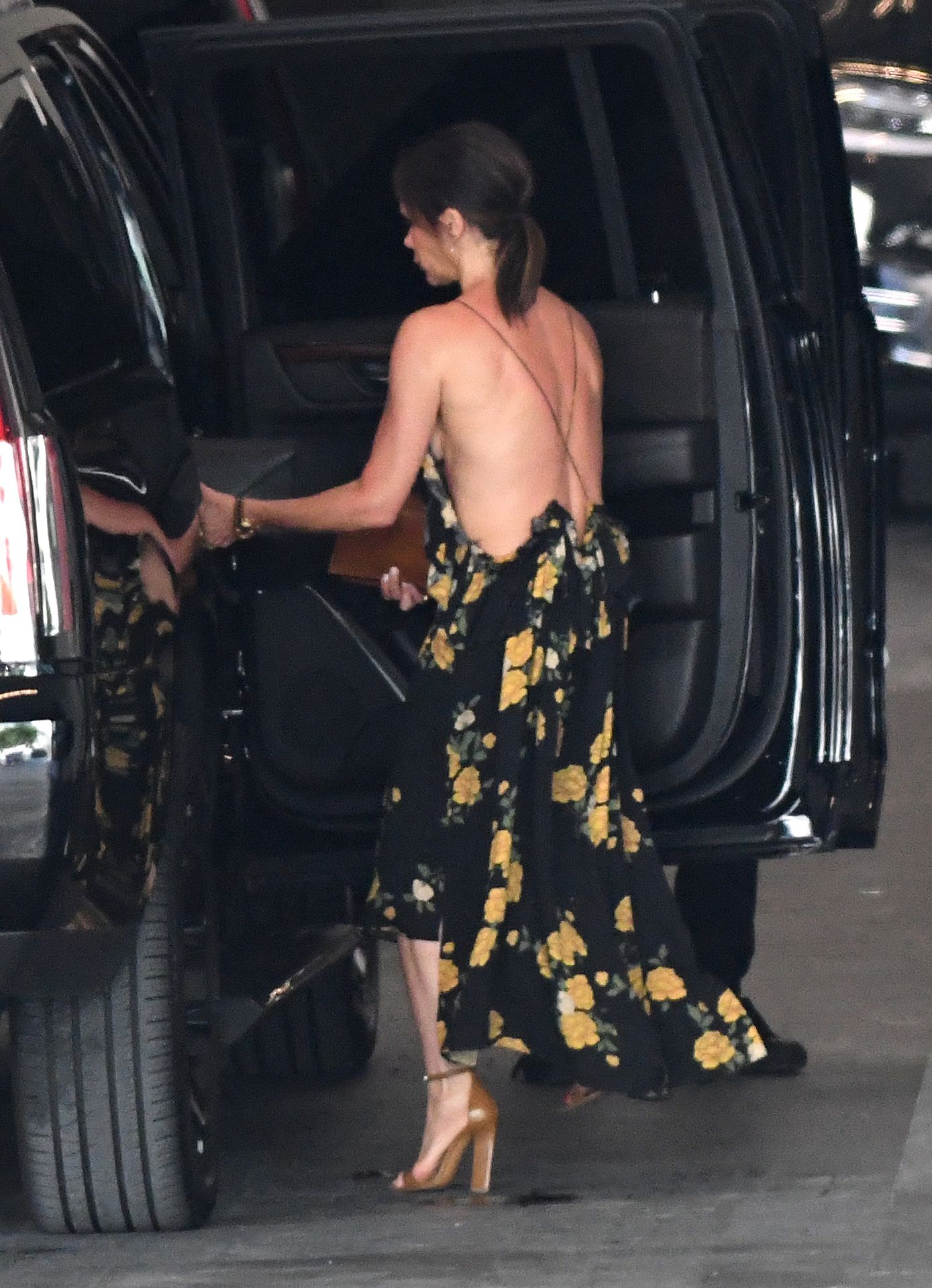 Victoria Beckham Wears A Backless Dress As She Goes Luxury Apartment Hunting In Miami 0025