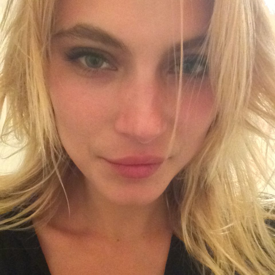 Allegra Carpenter Nude & Sexy 0043