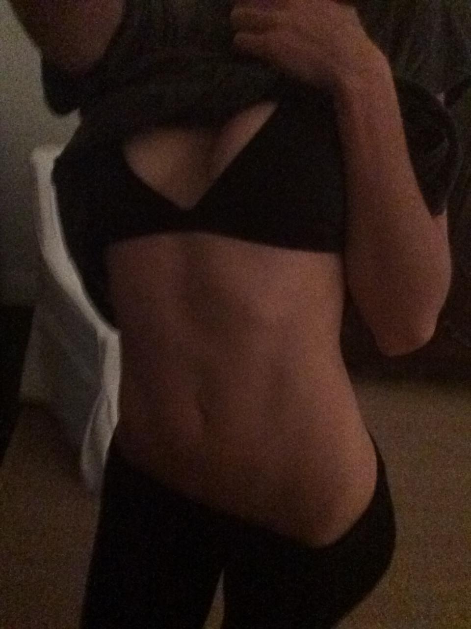 Allegra Carpenter Nude & Sexy 0048