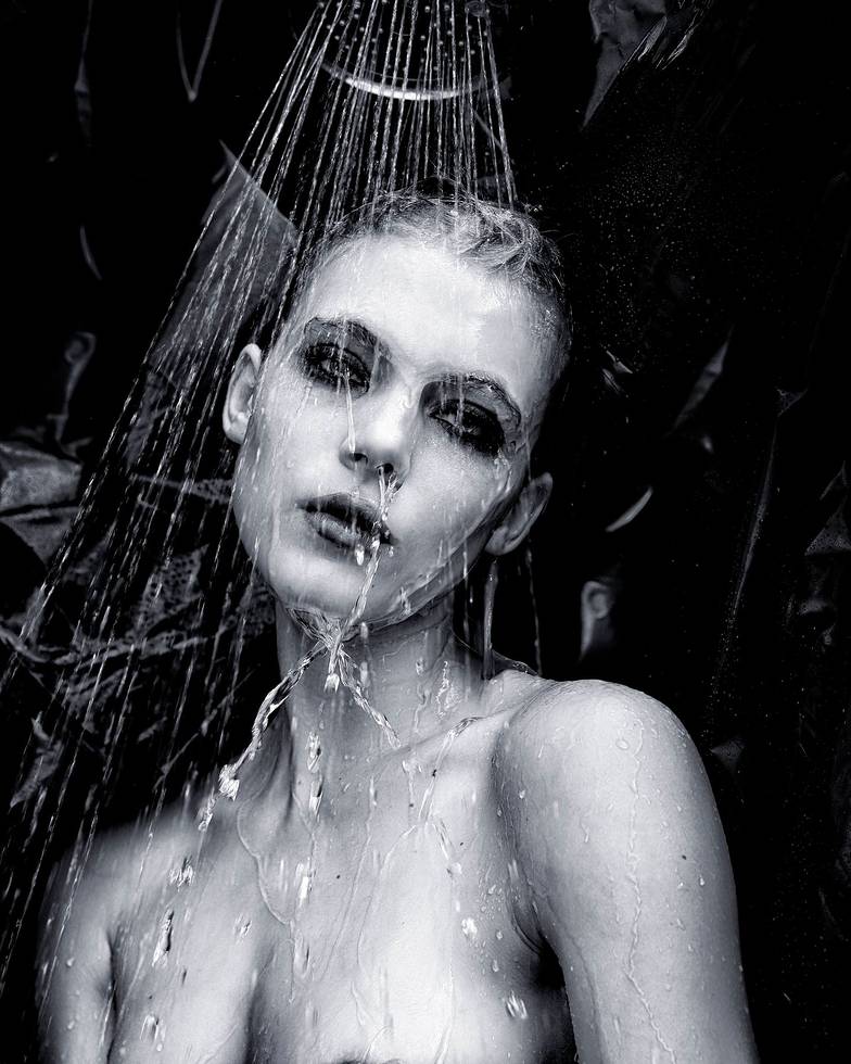 Allegra Carpenter Nude & Sexy 0056