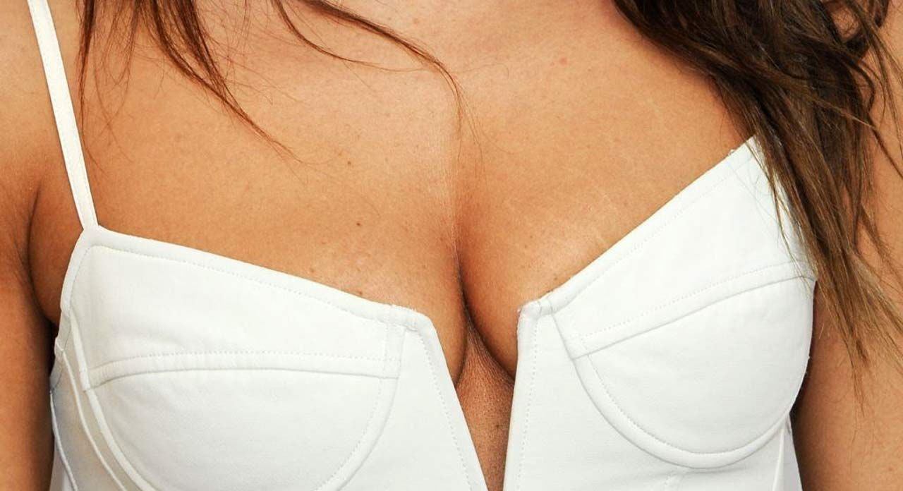 0419194836656 085 20 Sarah Shahi Cleavage Sexy Thefappeningb