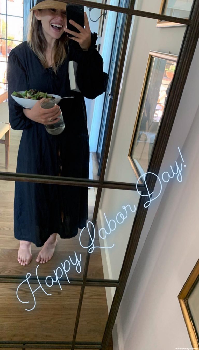 Elizabeth Olsen (49)