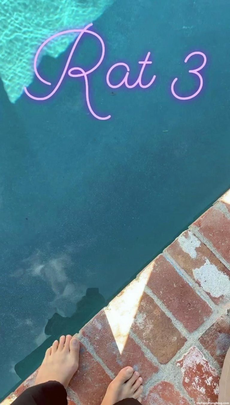 Elizabeth Olsen (58)