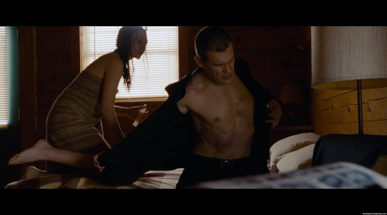 Elizabeth Olsen (60)