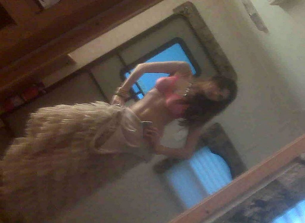 Lake Bell Nude Leaked (42)