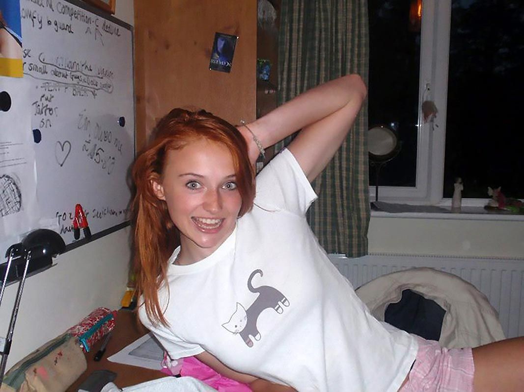 Sophie Turner Nude & Sexy 0074