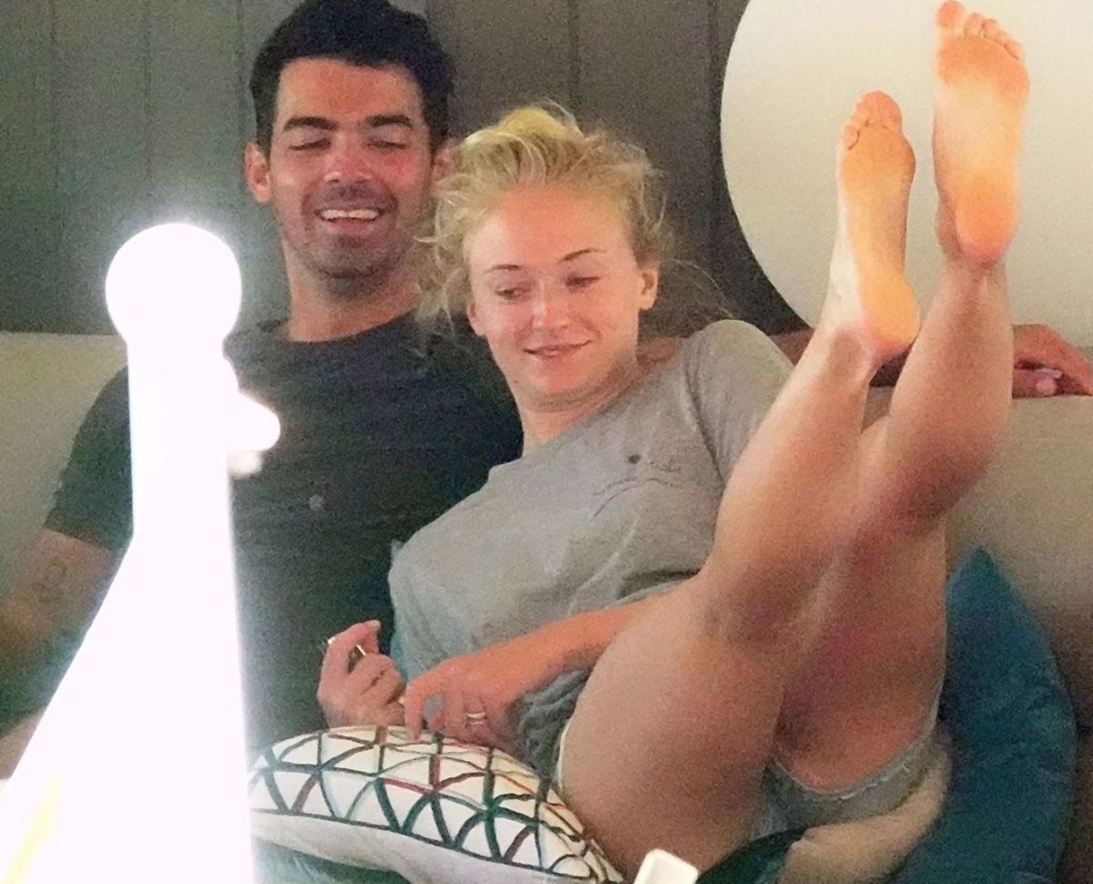 Sophie Turner Nude & Sexy 0095