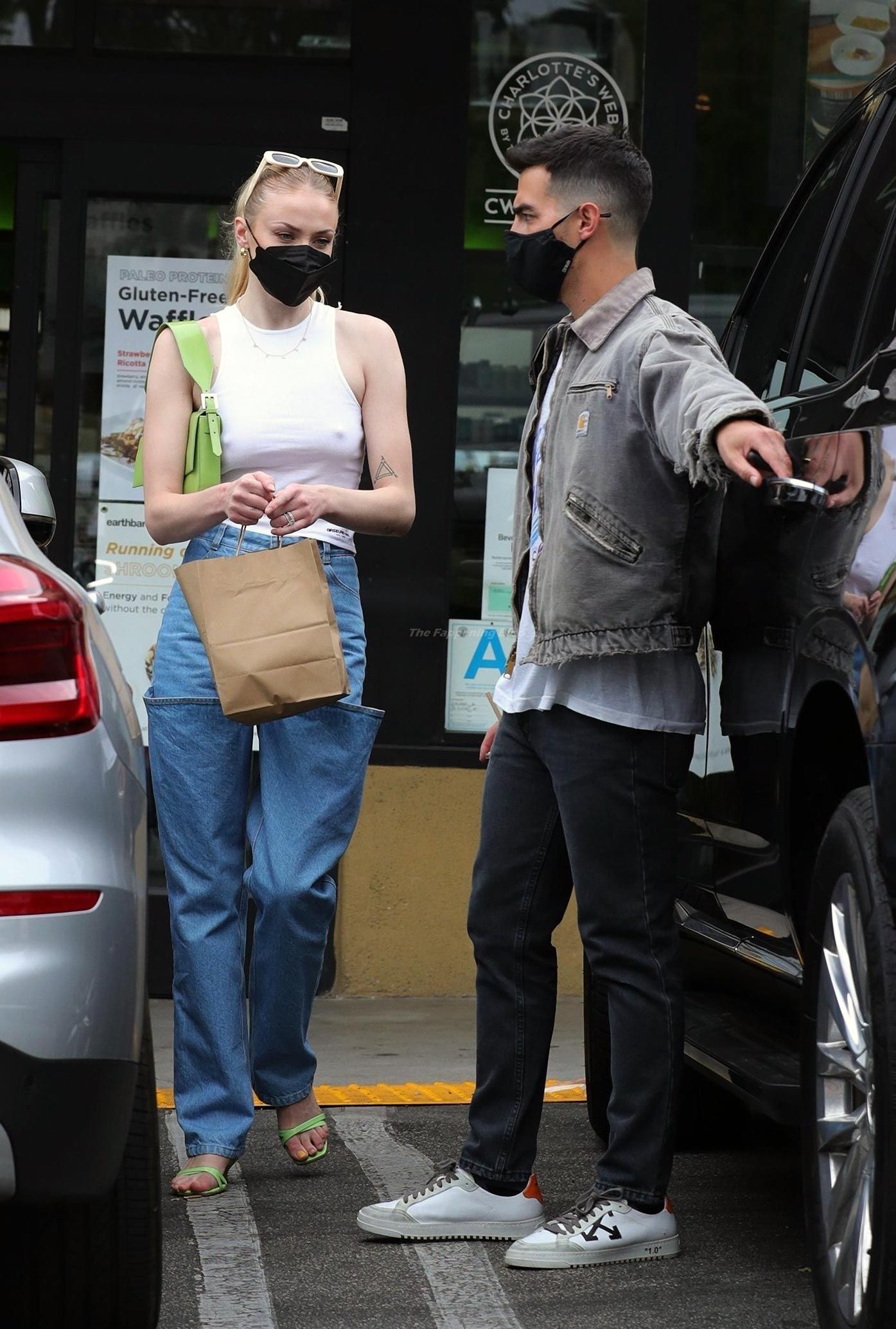 Sophie Turner Nude & Sexy 0176