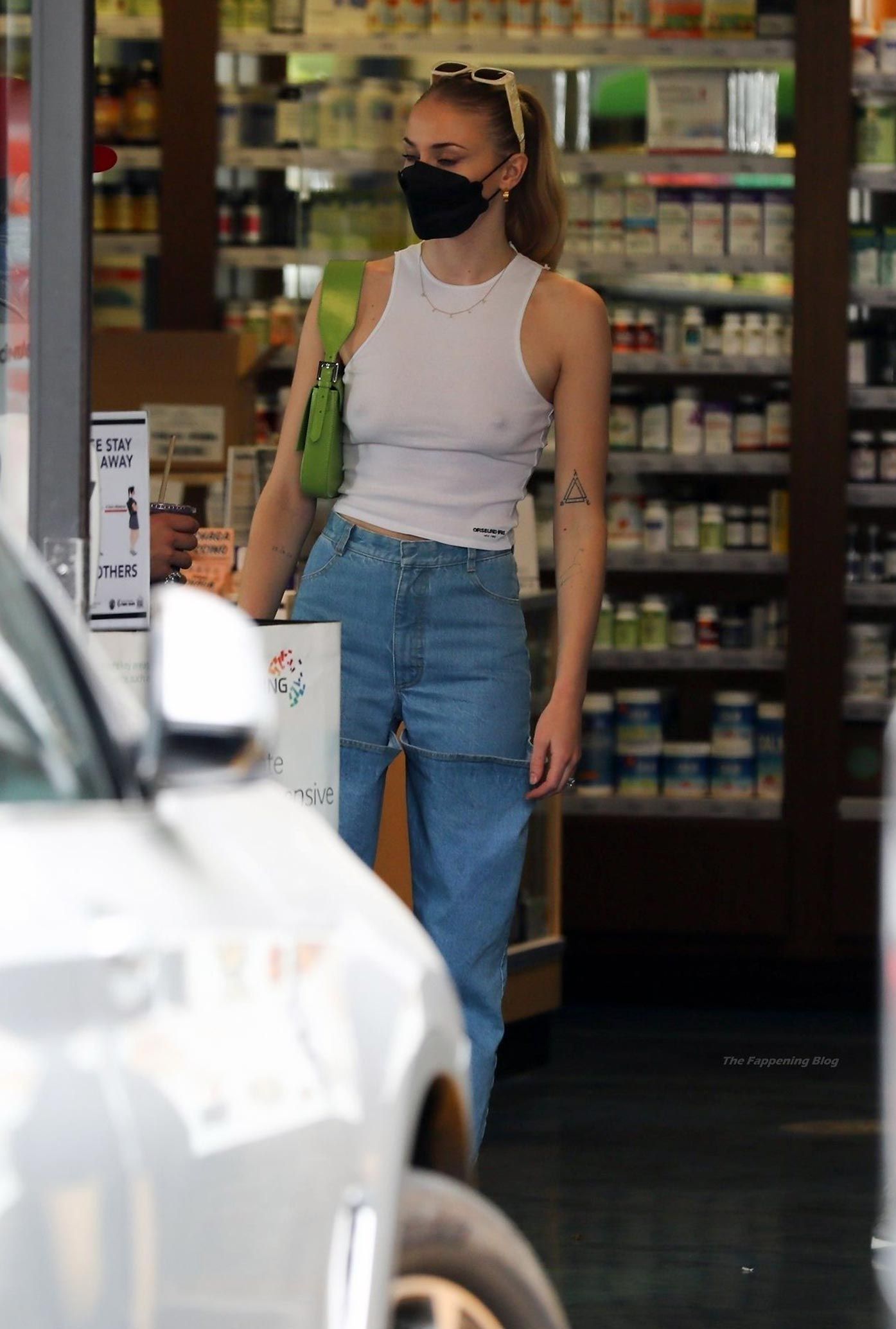 Sophie Turner Nude & Sexy 0208