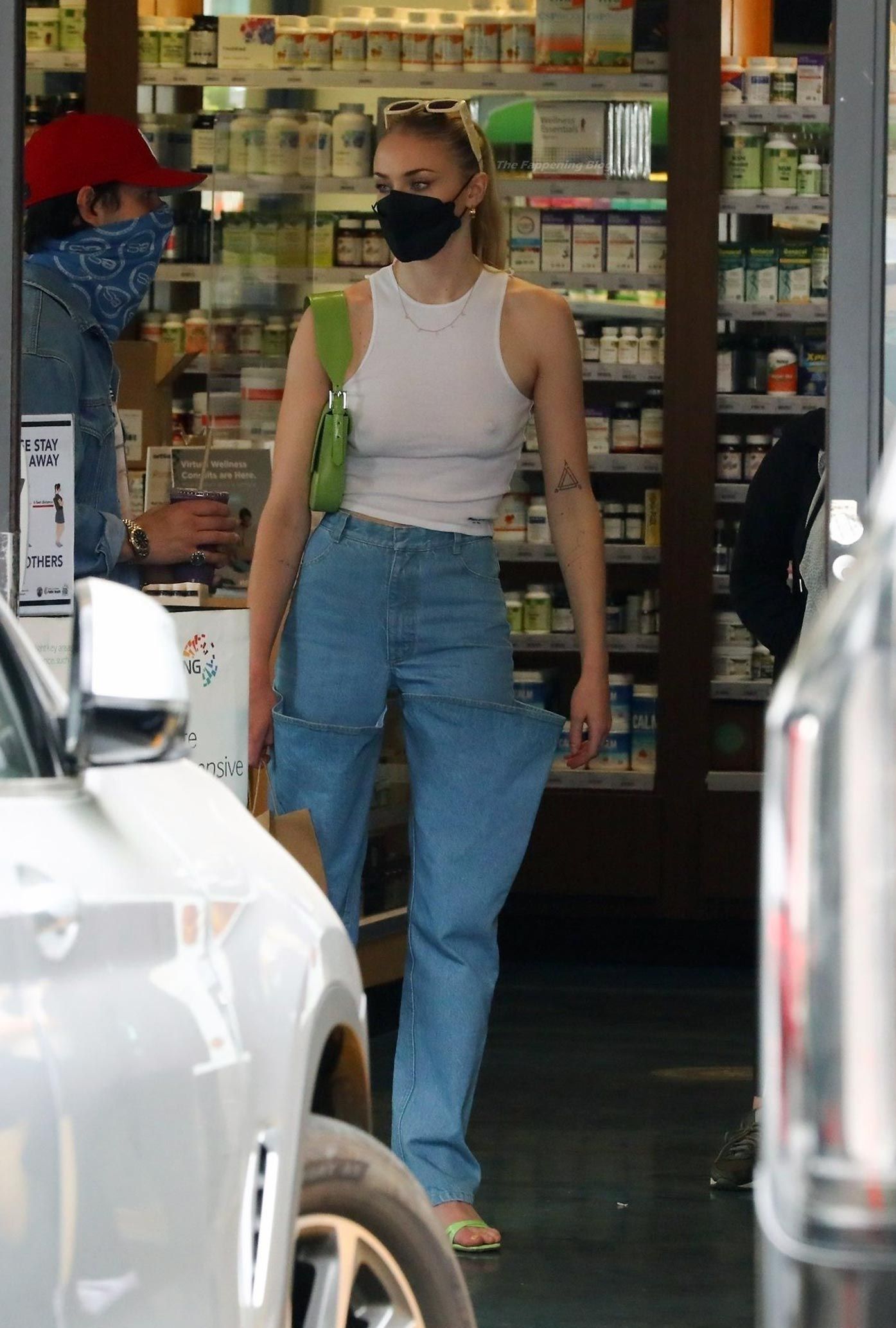 Sophie Turner Nude & Sexy 0211