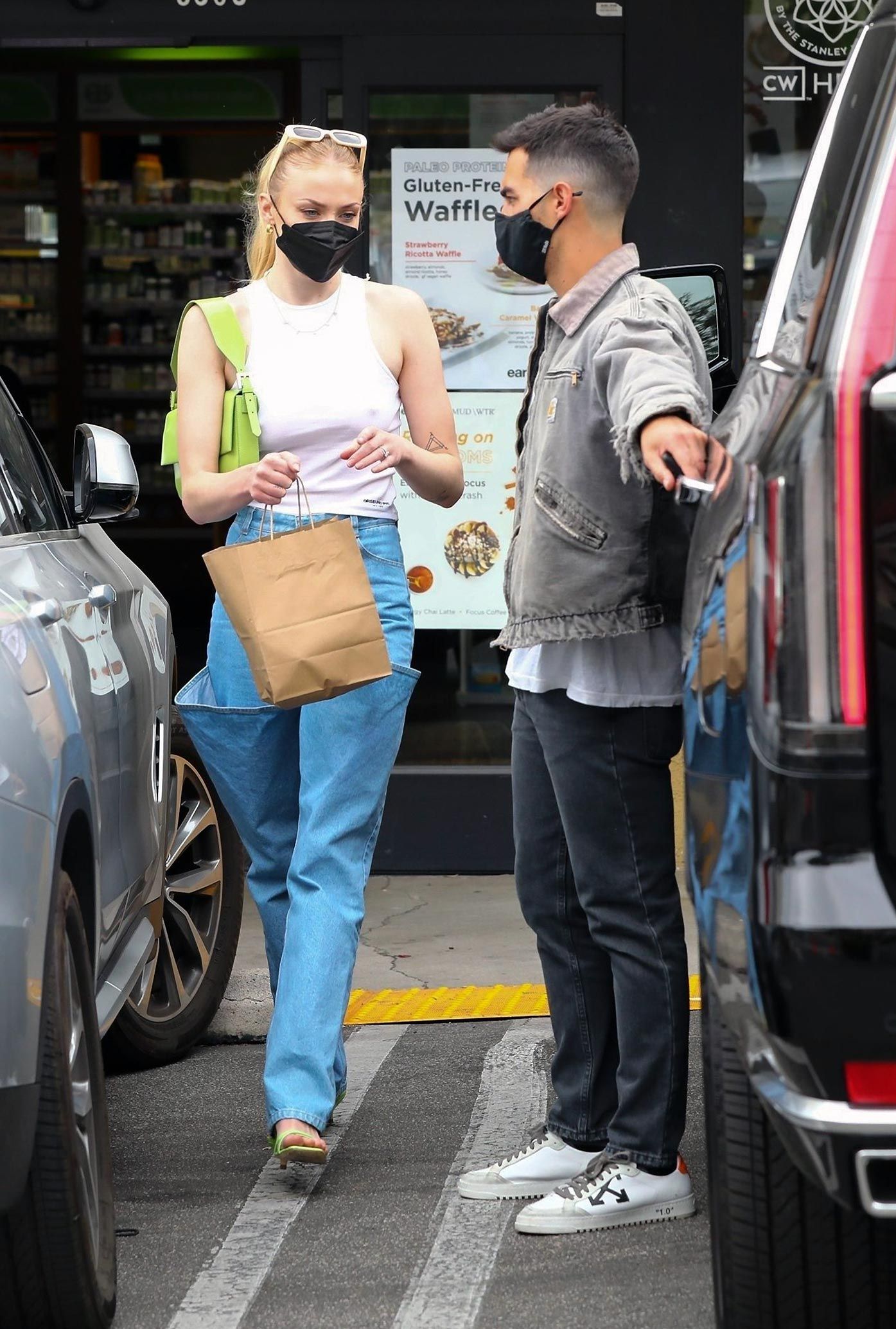 Sophie Turner Nude & Sexy 0215