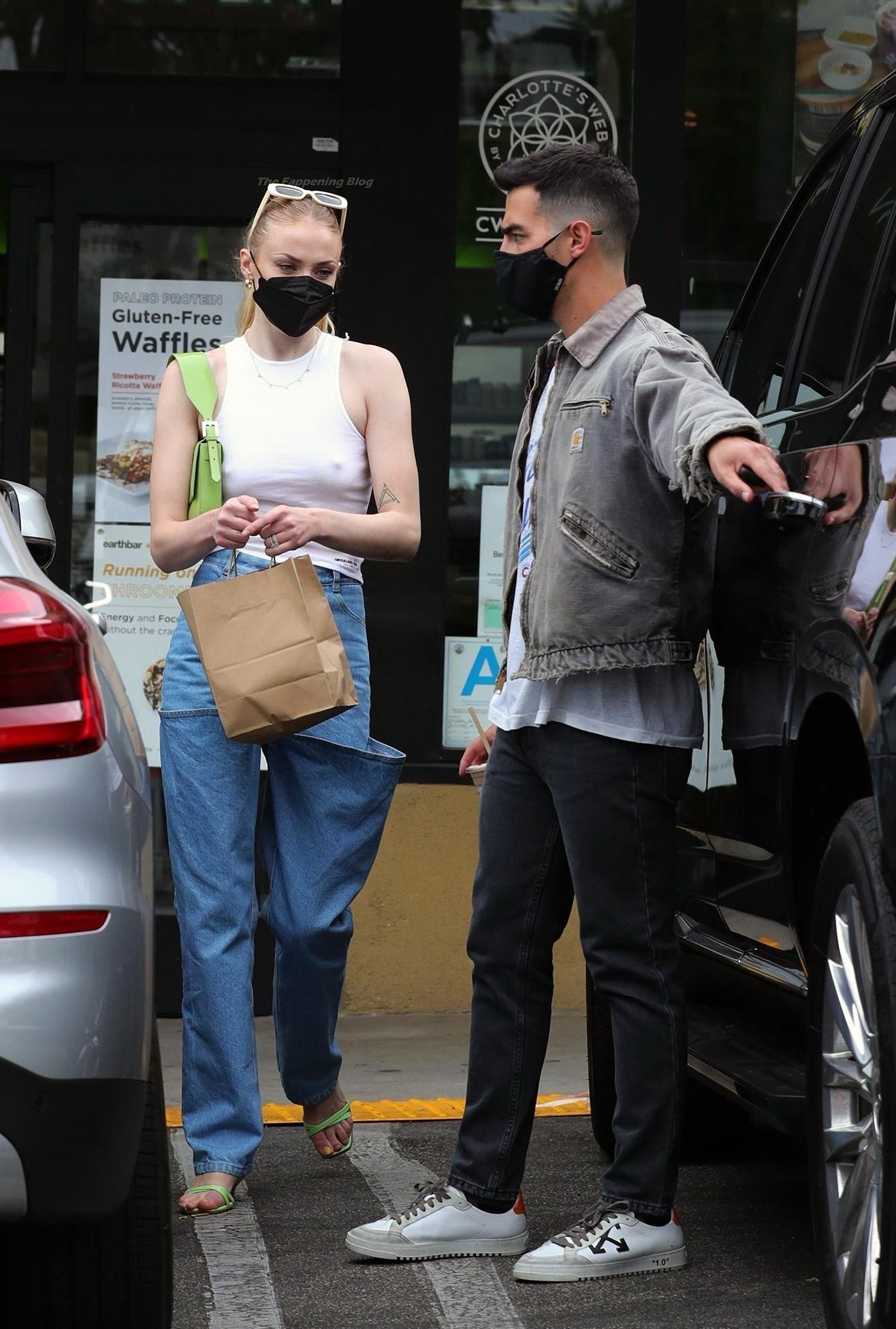 Sophie Turner Nude & Sexy 0222