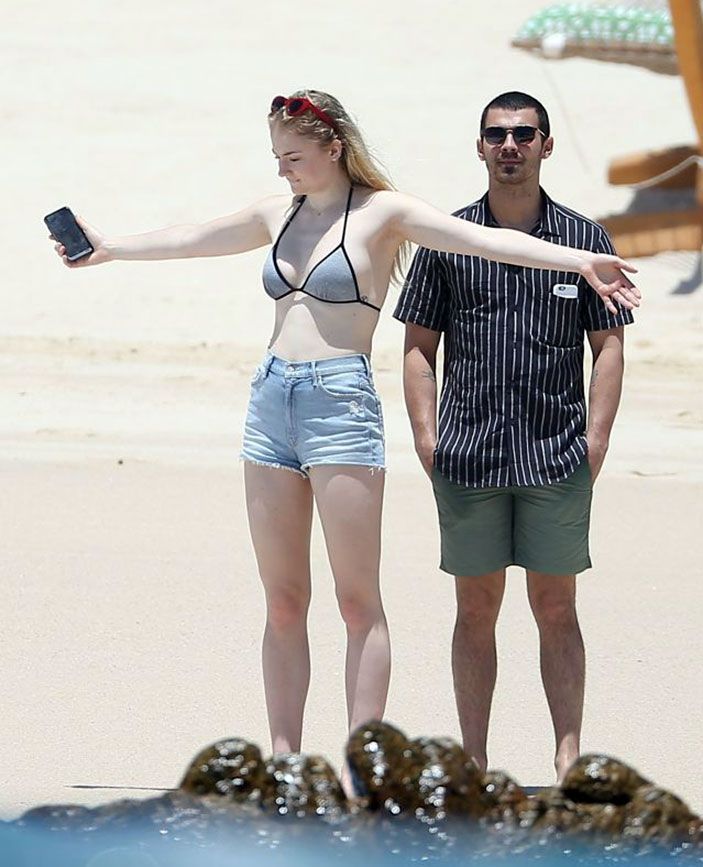 Sophie Turner Nude & Sexy 0272