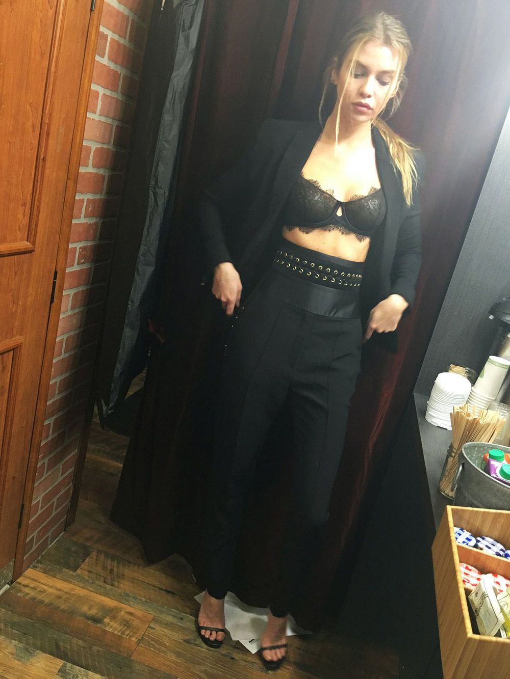 Stella Maxwell Nude Leaked Naked (30)