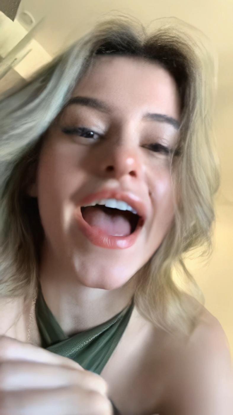 Lea Elui Ginet Nipple Slip Instagram Livestream Leaked Mzyztl