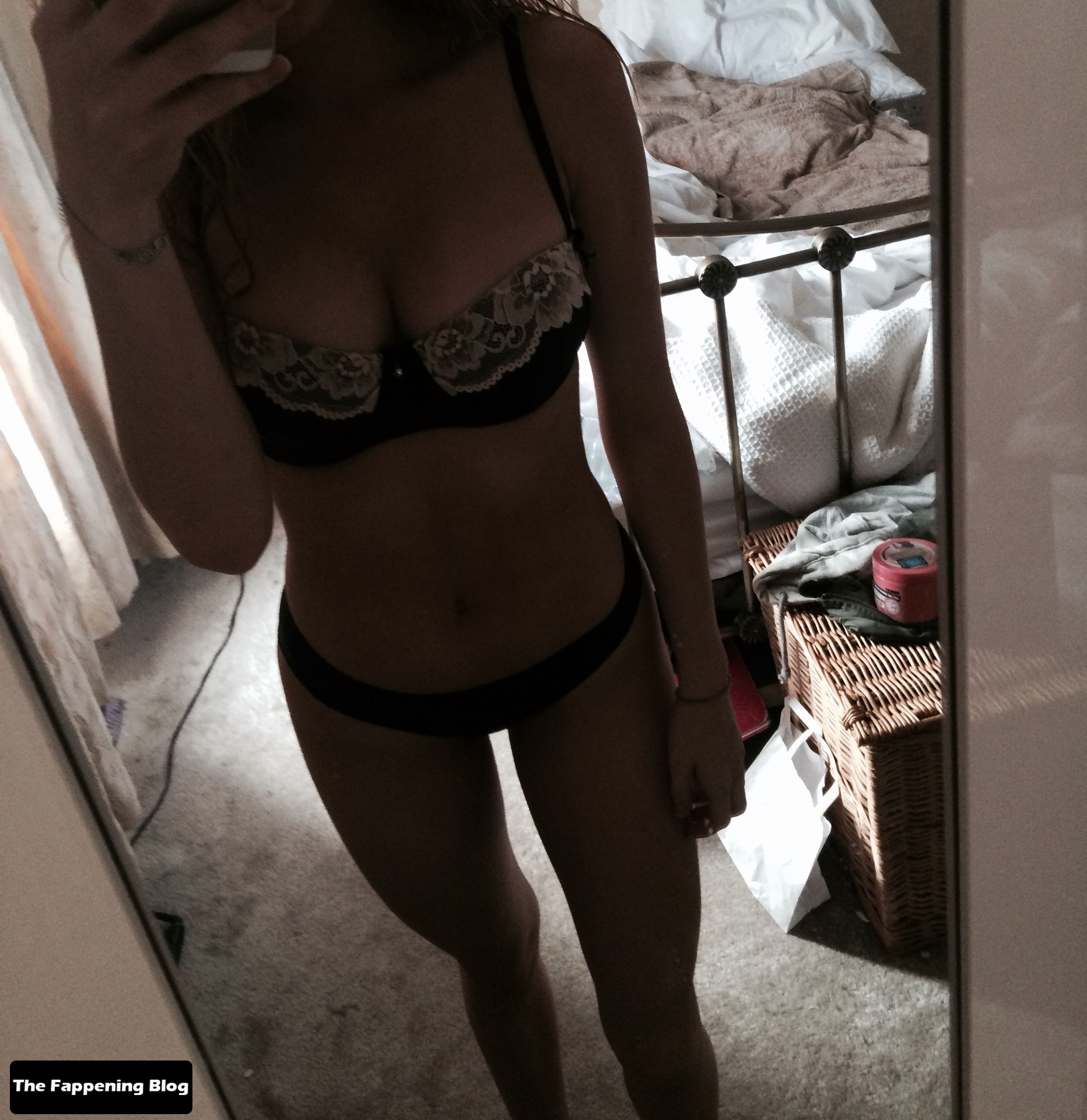 Eden Taylor Draper Nude & Sexy Leaked The Fappening 0004